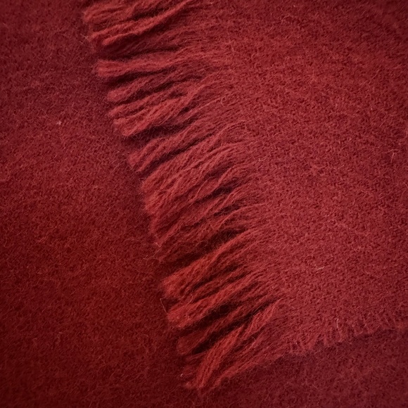 Johnstons of Elgin Burgundy Pure New Wool Scarf 🇬🇧 – Made in Scotland - Picture 9 of 9